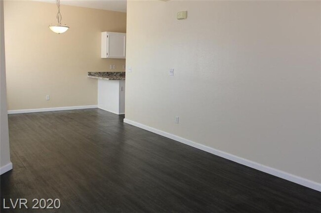 Foto del edificio - CUTE 3 BEDROOM TOWNHOME IN 89012 * COMING ...