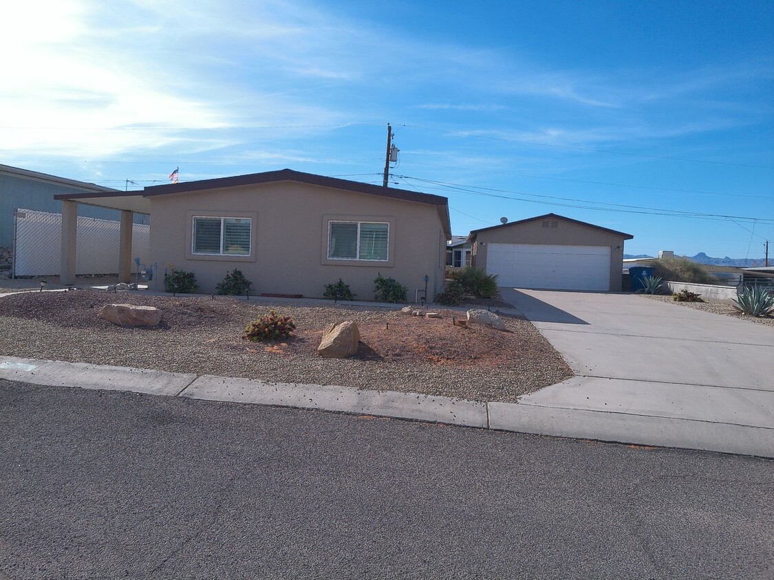 Foto principal - Spacious 4 bedroom 2 bath Double wide