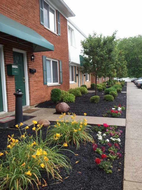 Building Photo - Village Green Townhomes