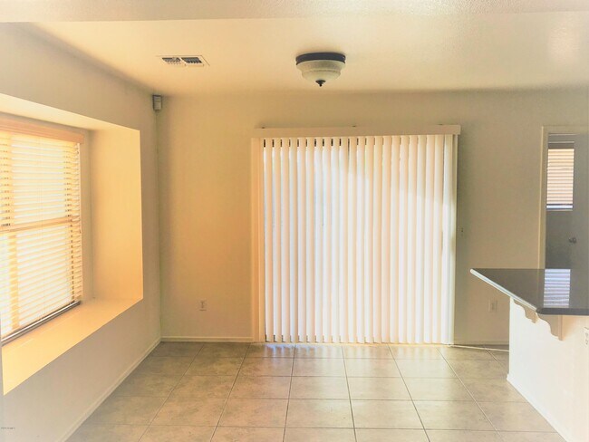 Foto del edificio - 10422 E Bramble Ave