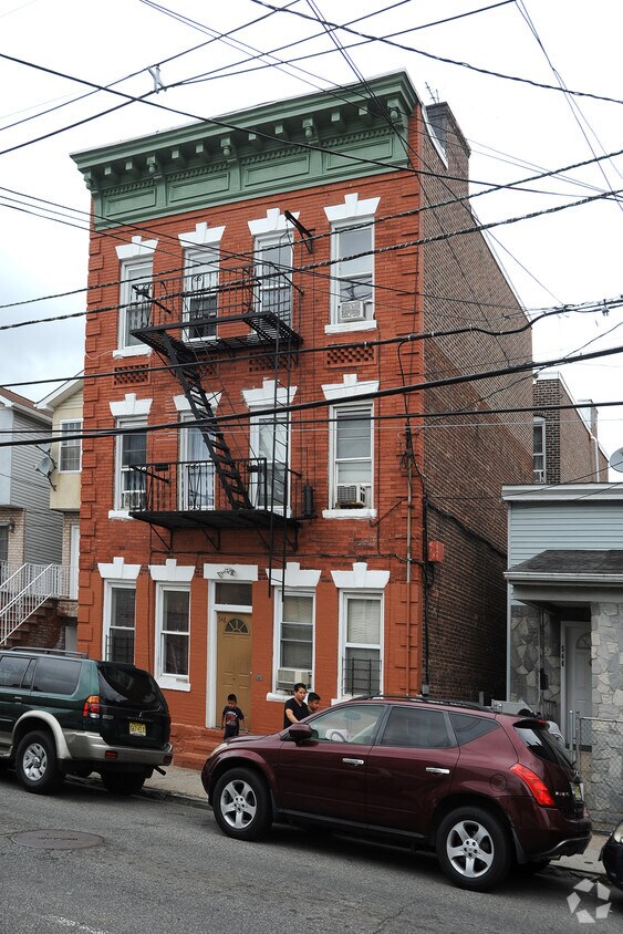 Foto principal - 548 59th St