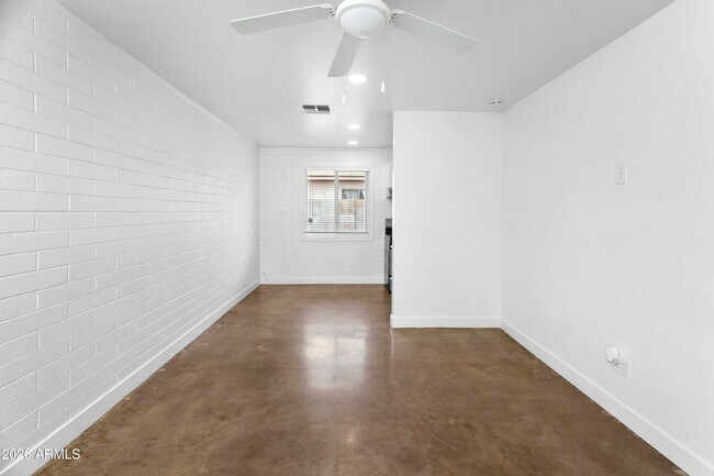 Foto del edificio - 1646 E McKinley St