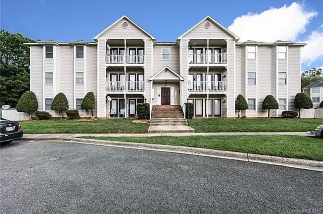 Building Photo - 6145 Meadow Rose Ln Apt K