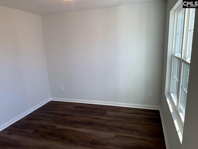 Foto del edificio - 251 Windfall Rd