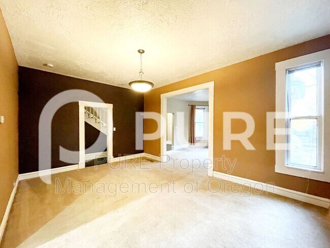 Foto del edificio - 133 NE Graham St