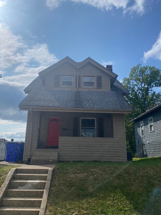 Primary Photo - 301 N E St