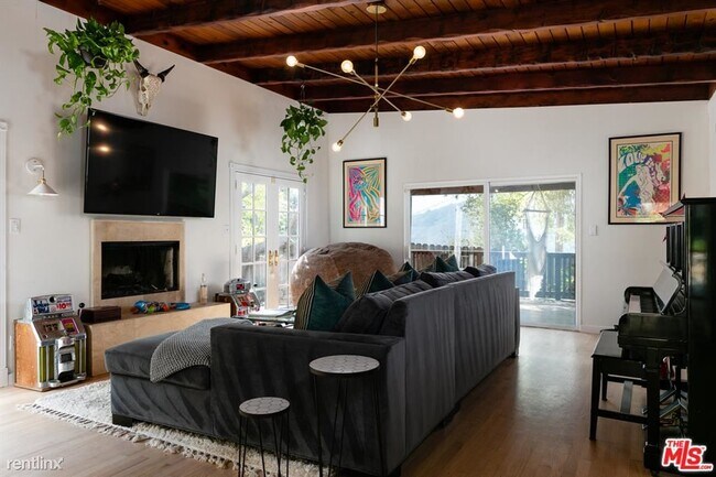 Building Photo - 4 br, 2.5 bath House - 1128 Canyon Trl