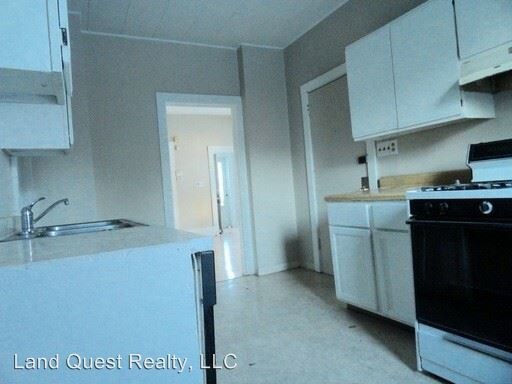 Building Photo - 2 br, 1 bath Apartment - 1623 Maple St.