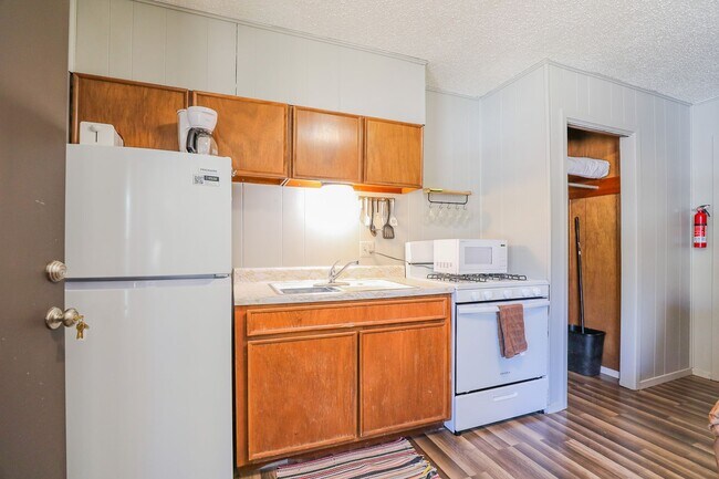 Foto del edificio - Cozy One Bedroom One Bath Retreat -  FURNISHED OR UNFURNISHED