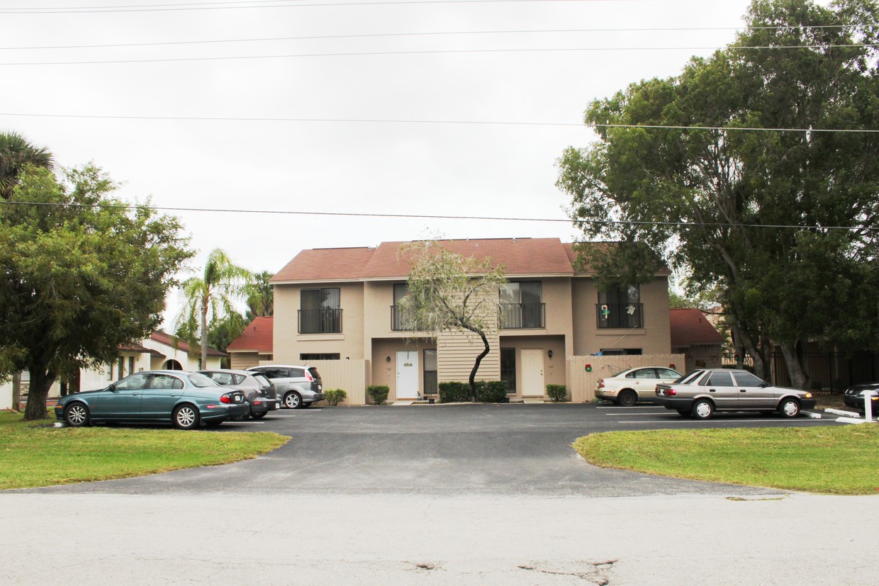 Building Photo - Paradise Garden Apartments