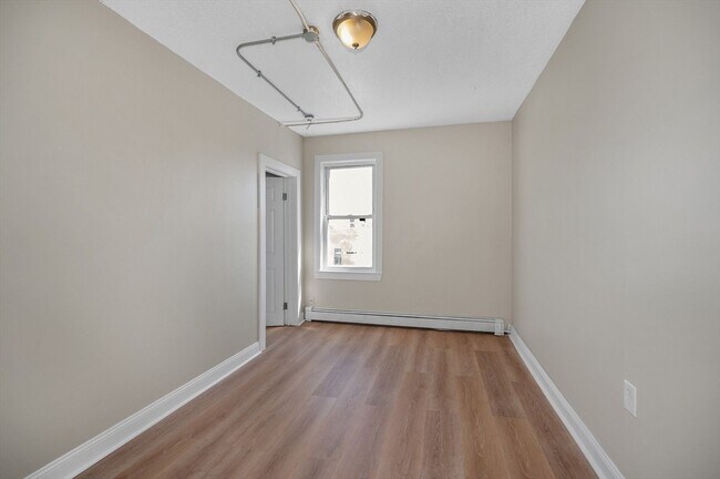 Foto del edificio - 50 1/2 Common St