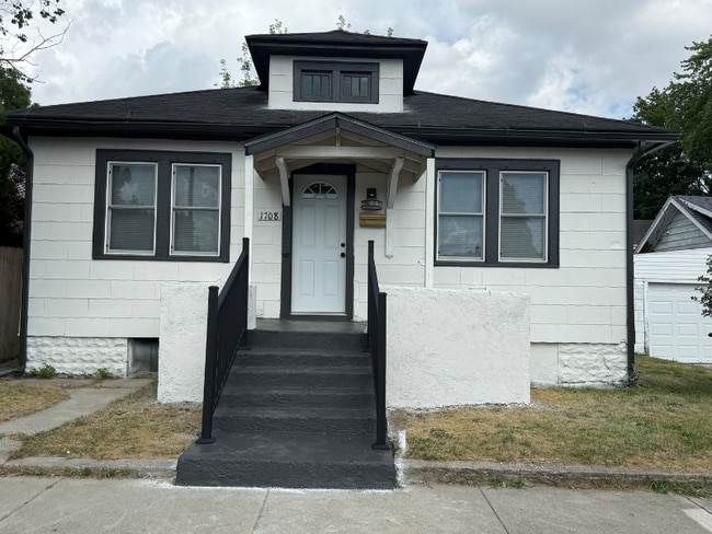Building Photo - 1708 Short St