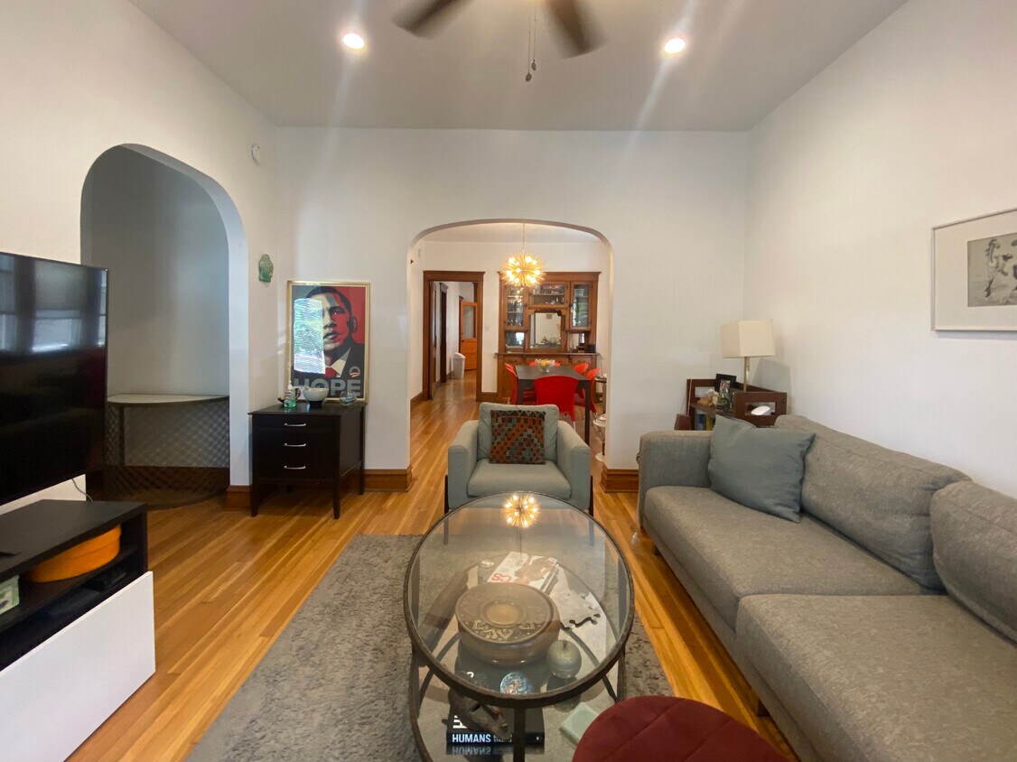 Primary Photo - 2215 W Rice St