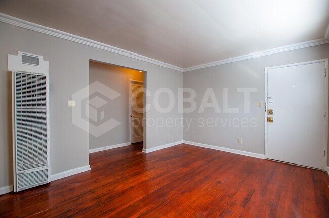 Building Photo - 1009 Greenwood Ave NE