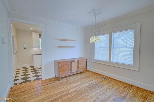 Building Photo - 654 Schuyler Ave SE