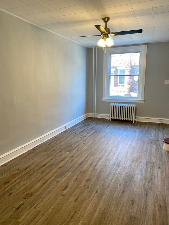 Building Photo - Gorgeous 3BD/1BA Townhouse in Gray's Ferry...