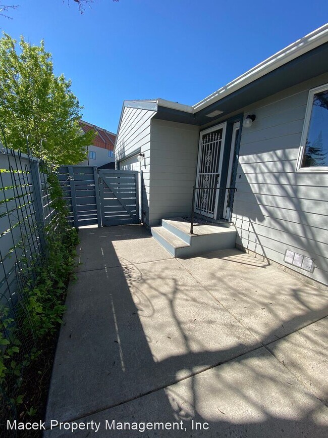 Building Photo - 3 br, 2 bath House - 305 Heather Lane