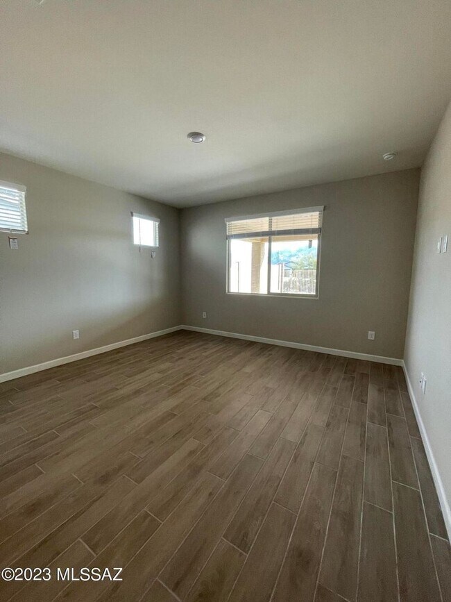 Building Photo - 4 Bed / 3 Bath Energy-efficient home! High...