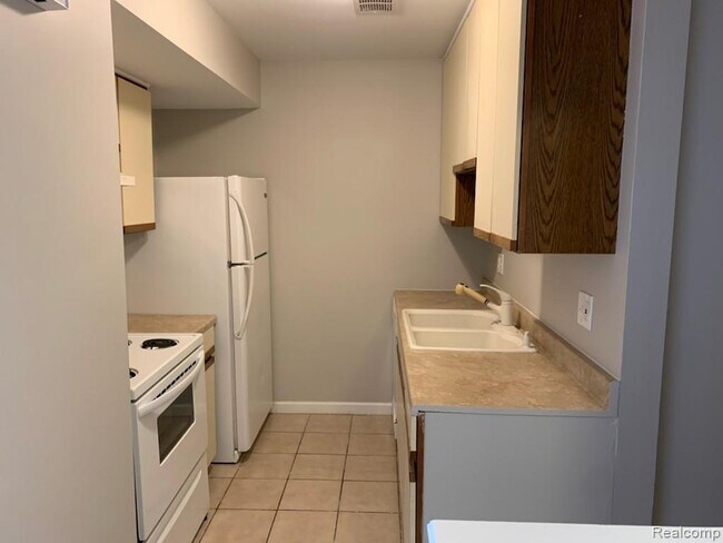 Building Photo - 1385 Laurel Valley Dr