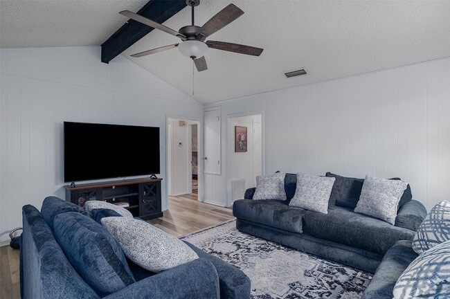 Foto del edificio - 130 Elmview Ln