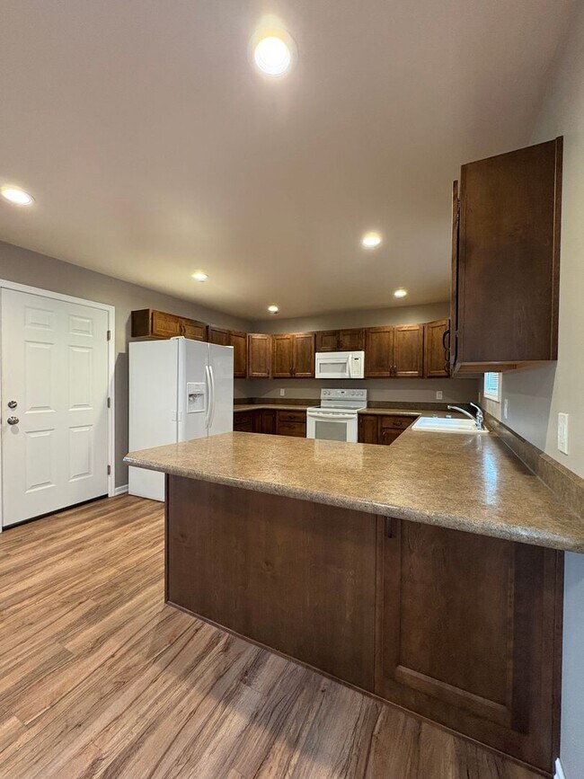 Foto del edificio - Well maintained 2 B 1 Bath West End Townhome