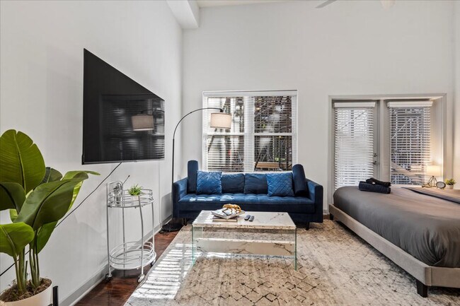 Building Photo - 205 S Kings Dr