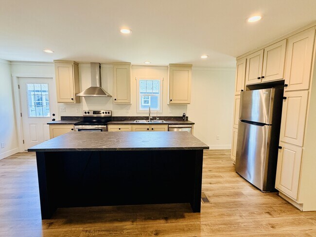 Foto del edificio - 6541 Big Stone Beach Rd