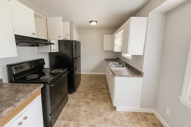 Foto del edificio - 1741 N Riley Ave