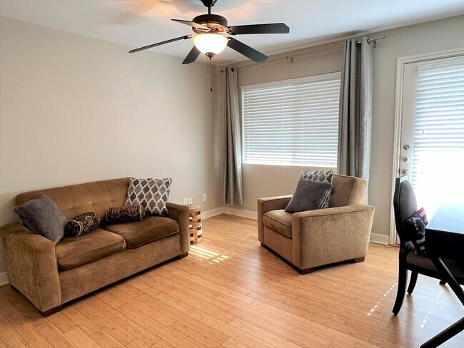 Foto del edificio - 1307 Norwalk Ln
