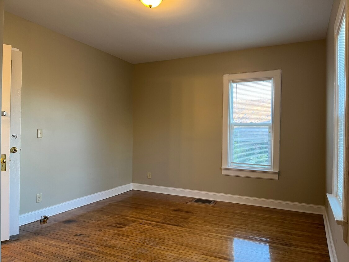 Foto principal - 814 E Lincoln Ave