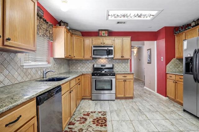 Building Photo - 325 Stately Oak Ln