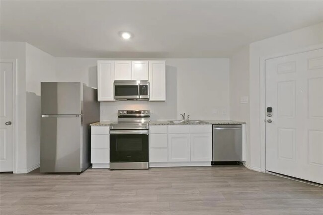 Building Photo - 9027 Madera Rd