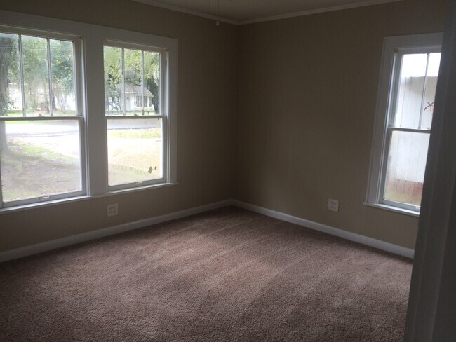 Foto del edificio - 216 Moreland Dr