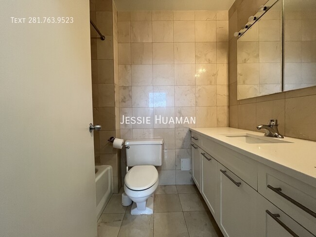 Building Photo - 247 W 87th St