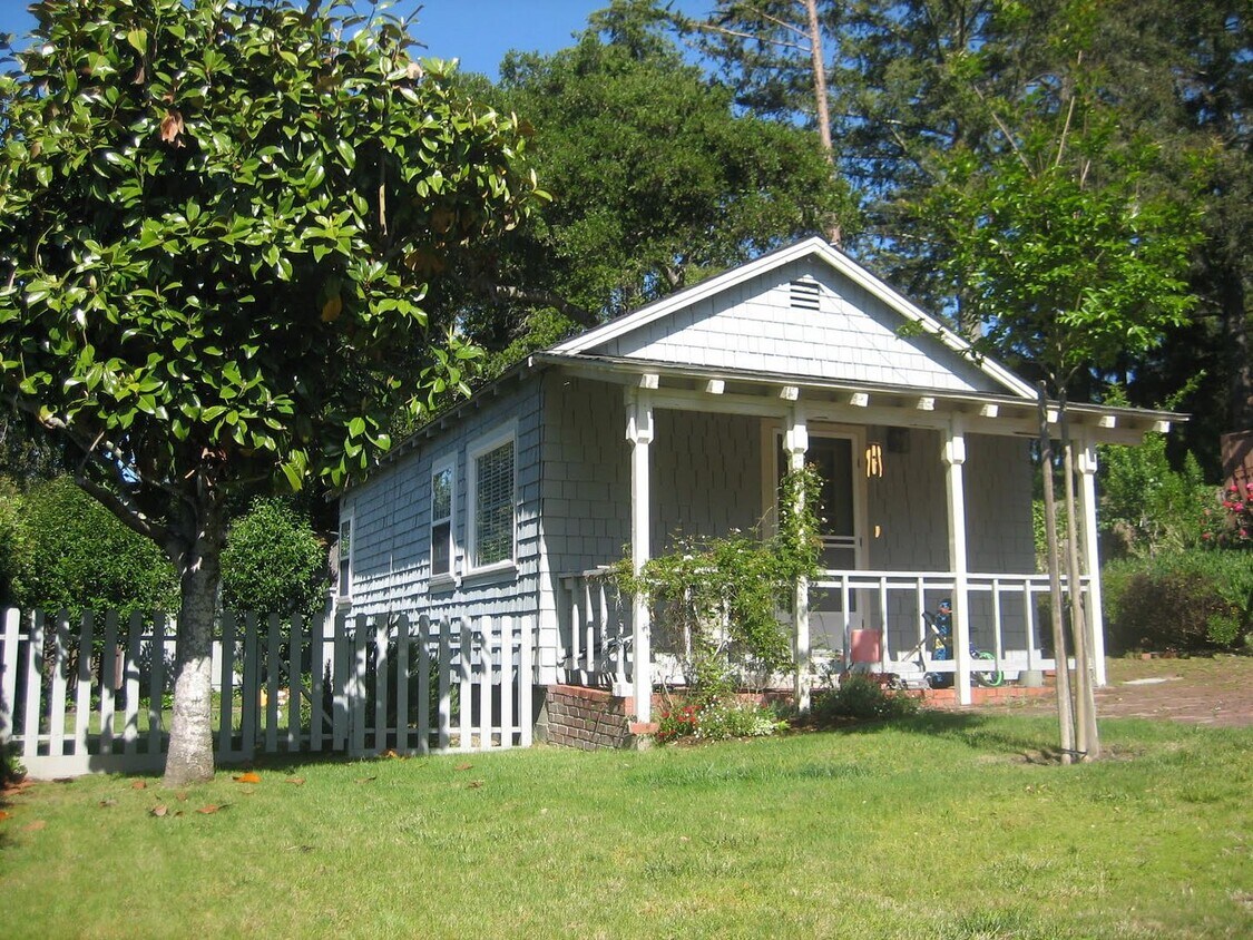 Primary Photo - 1Br/1Ba Cozy Cottage Studio with Lots of Y...