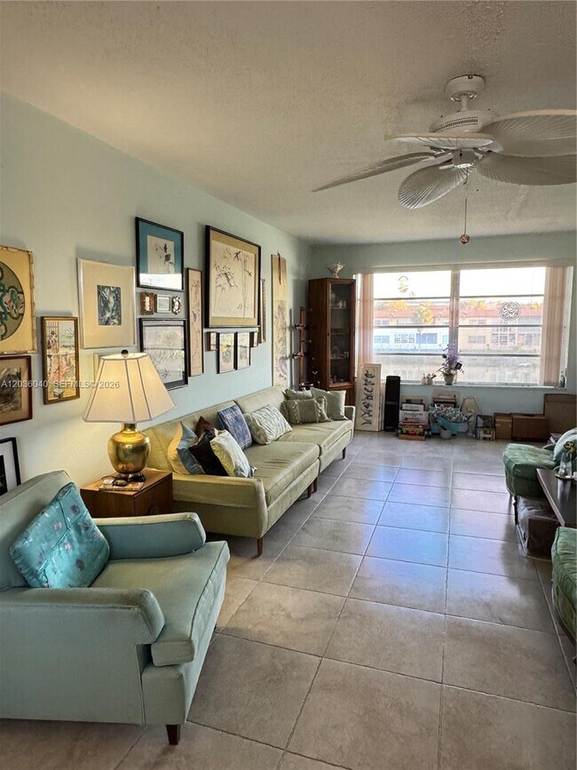 Foto del edificio - 2940 NE 203rd St