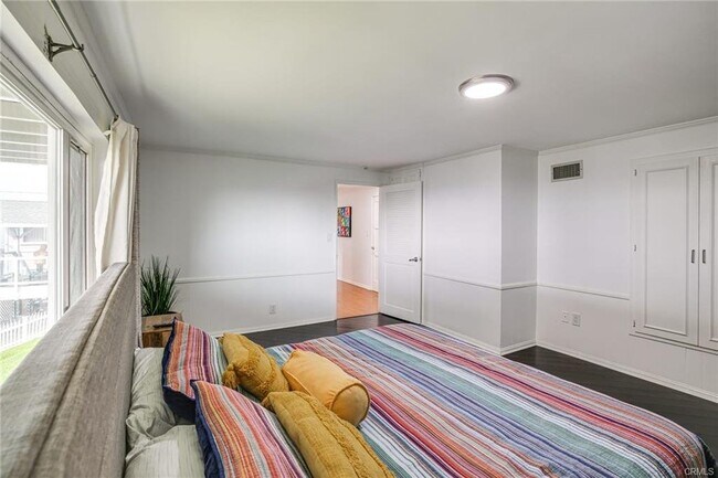 Building Photo - 12032 S Circle Dr