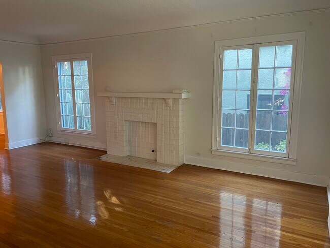Living Room - 1034 S Tremaine Ave