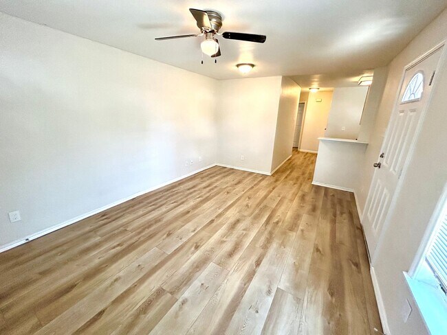 Building Photo - Cozy 2/2 Rental Just Minutes from Downtown!