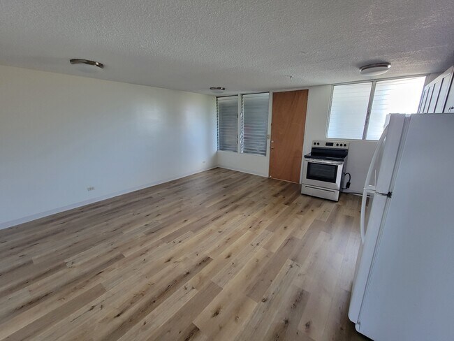 Building Photo - 3175 Waialae Ave