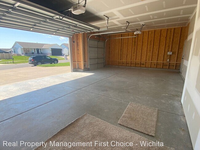 Building Photo - 5 br, 3 bath House - 810 S. Hedgewood St.