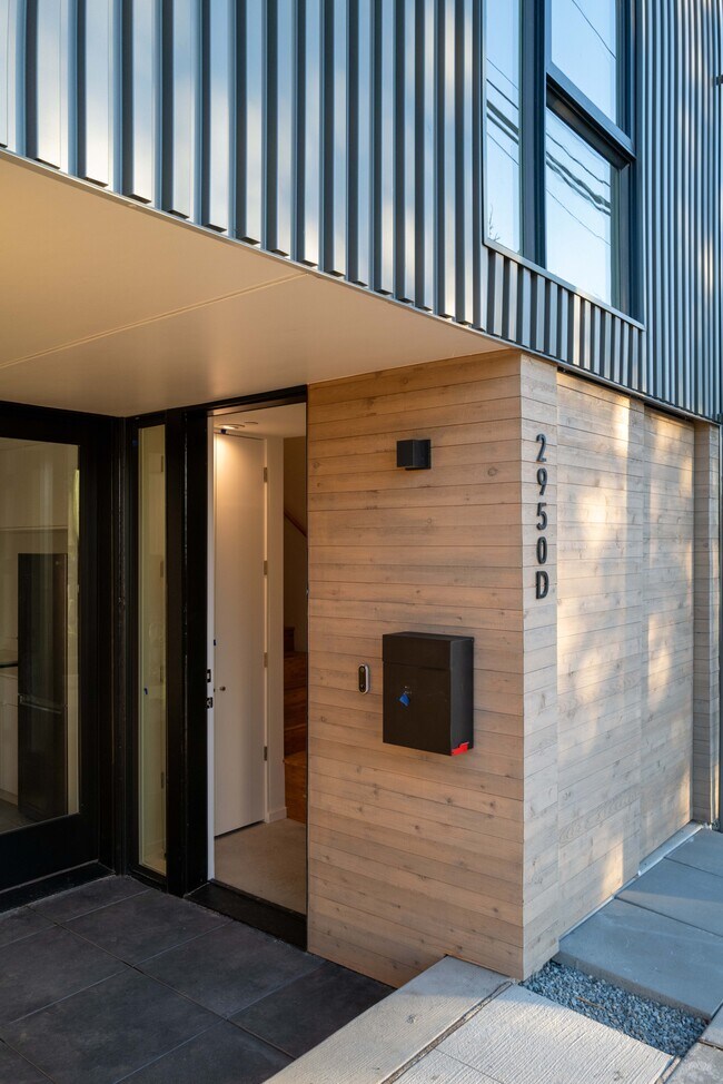 Foto del edificio - 2950 Fairview Ave E