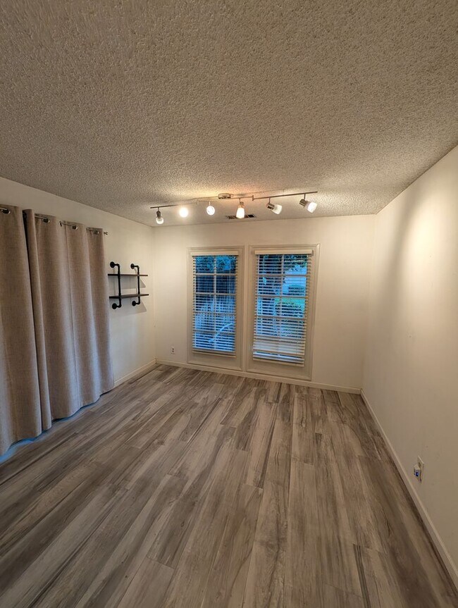 Building Photo - NW Visalia Home Coming Soon!