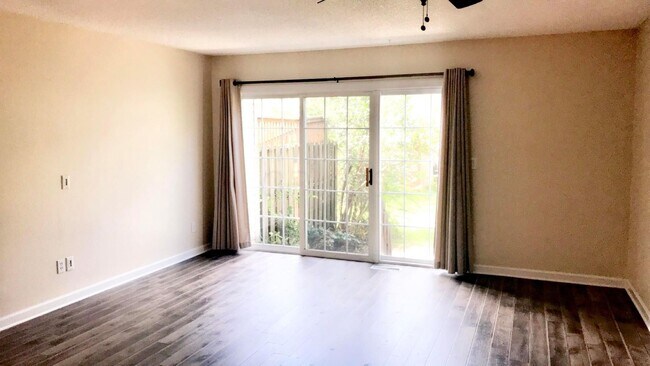 Building Photo - 2015 Jasper Ln