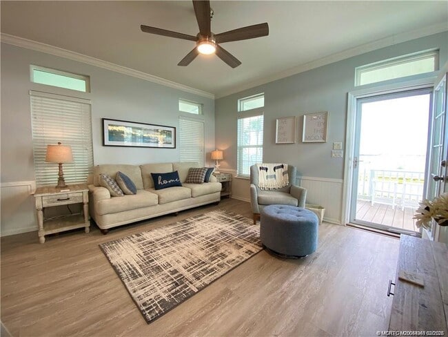 Building Photo - 18 NE Nautical Pl