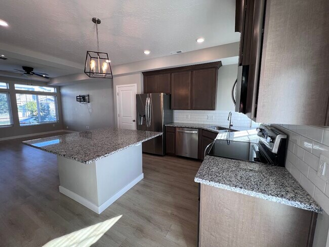 Foto del edificio - 137 E Brushy Canyon St