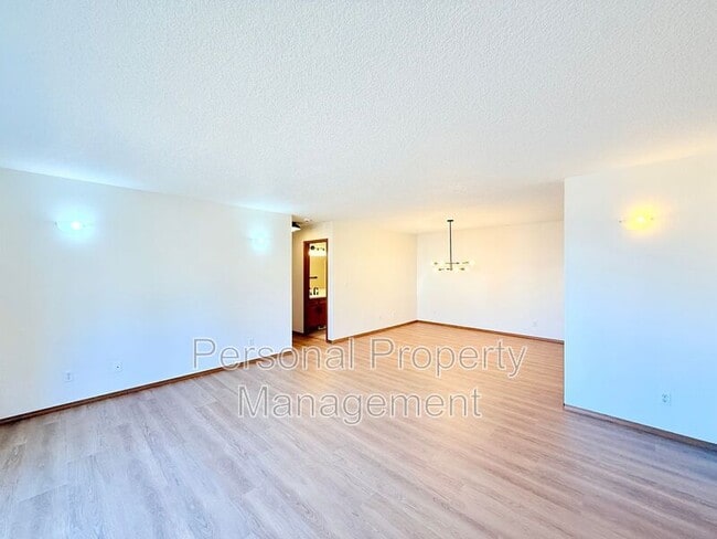 Building Photo - 5011 NE 129th Ave