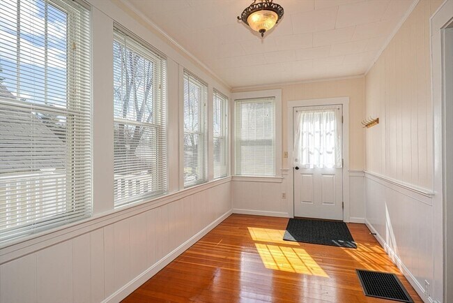 Foto del edificio - 319 Forge Village Rd