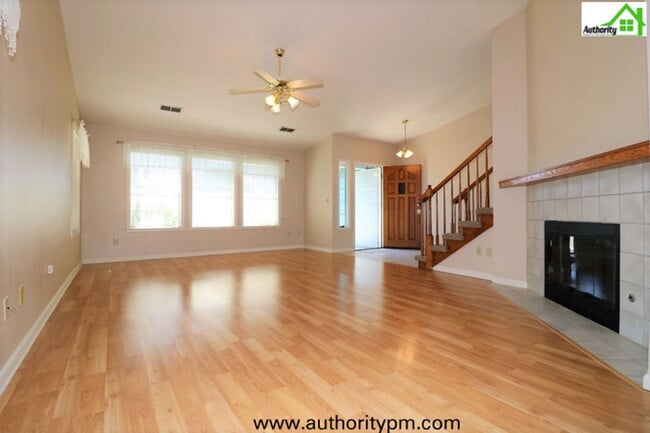 Building Photo - 428 Dominica Ct