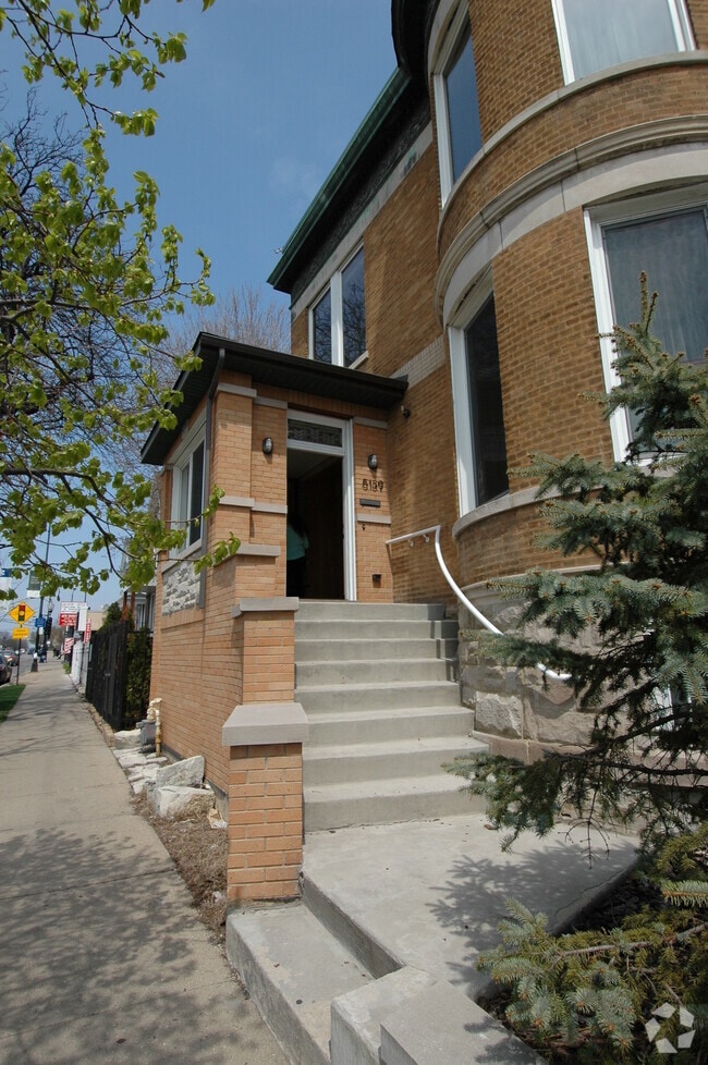 Building Photo - 5139 N Western Ave